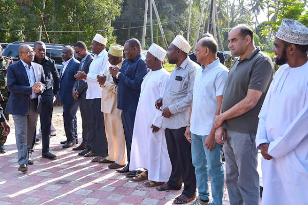 RAIS WA ZANZIBAR, AMEFUNGUA KAMBI YA MATIBABU NA UCHUNGUZI WA AFYA YA KUMUENZI HAYATI ALI HASSAN MWINYI