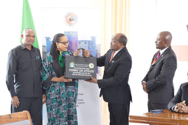 SWAUMU WA UDP ACHUKUA FOMU INEC KUWANIA KITI CHA RAIS KATIKA UCHAGUZI MKUU 2025