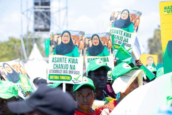 DK.SAMIA AACHA FURAHA PANGANI AKIOMBA KURA KUELEKEA OKTOBA 29