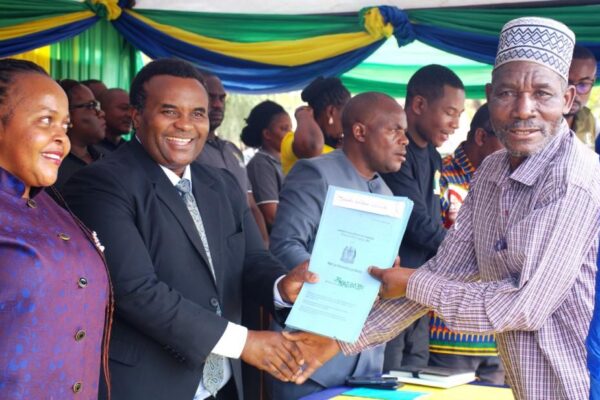 WANANCHI MAGU WAISHUKURU SERIKALI KUWAPATIA HATI ZA HAKIMILKI ZA KIMILA