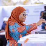 Rais na Mgombea wa nafasi ya Rais wa Tanzania Dkt. Samia Suluhu Hassan apiga Kura katika Kituo cha Ofisi ya Kijiji Chamwino mkoani Dodoma