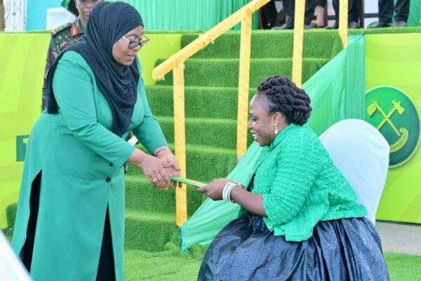 DK.SAMIA AWATAKA VIJANA KUIPENDA NCHI YAO,WASIKUBALI KUDANGANYWA KUIHARIBU