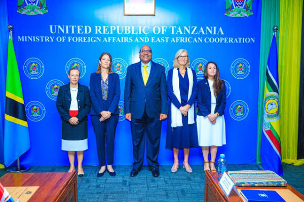 WAZIRI KOMBO AKUTANA NA MABALOZI KUIMARISHA USHIRIKIANO WA KIDIPLOMASIA