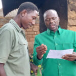 MGOMBEA UBUNGE CHATO KUSINI AOMBA KURA MLANGO KWA MLANGO