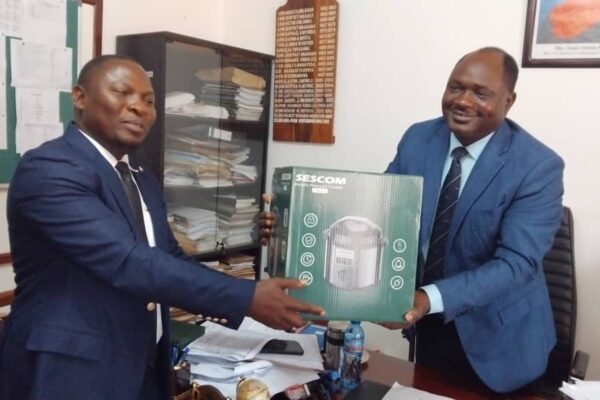 DC NDILE AIPONGEZA TANESCO RUVUMA, ATAKA WAWAFATILIE WAKANDARASI KUTOAJIRI VIJANA WANAOWALAGHAI WANANCHI.