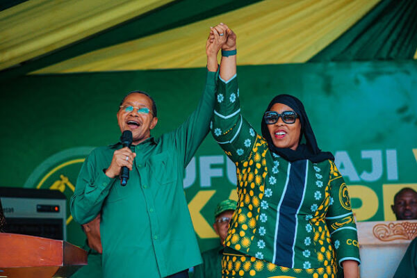 KIKWETE AHITIMISHA KAMPENI ZA CCM MAJIMBO MATANO YA UNGUJA, ASEMA CCM NI CHAMA CHA KUTENDA NA SIO CHA MANENO MANENO