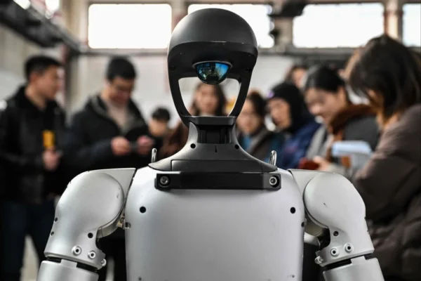 China Yazindua Roboti za Mbwa Vita na Gari la Kijeshi la AI – Global Publishers